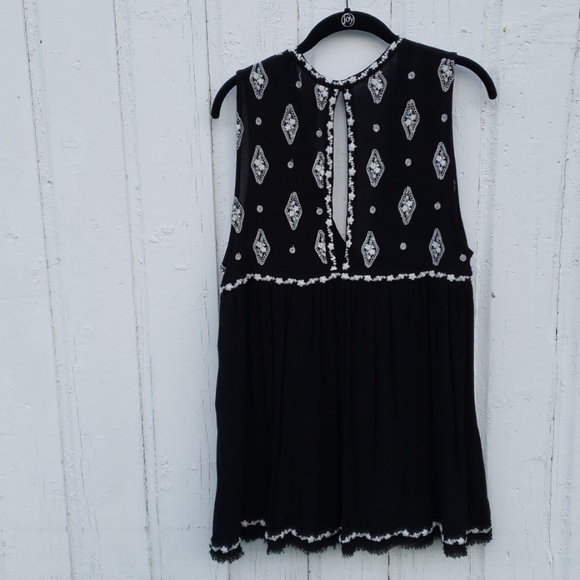 Free People low cut flowing tank -Never worn - Picture 2 of 5